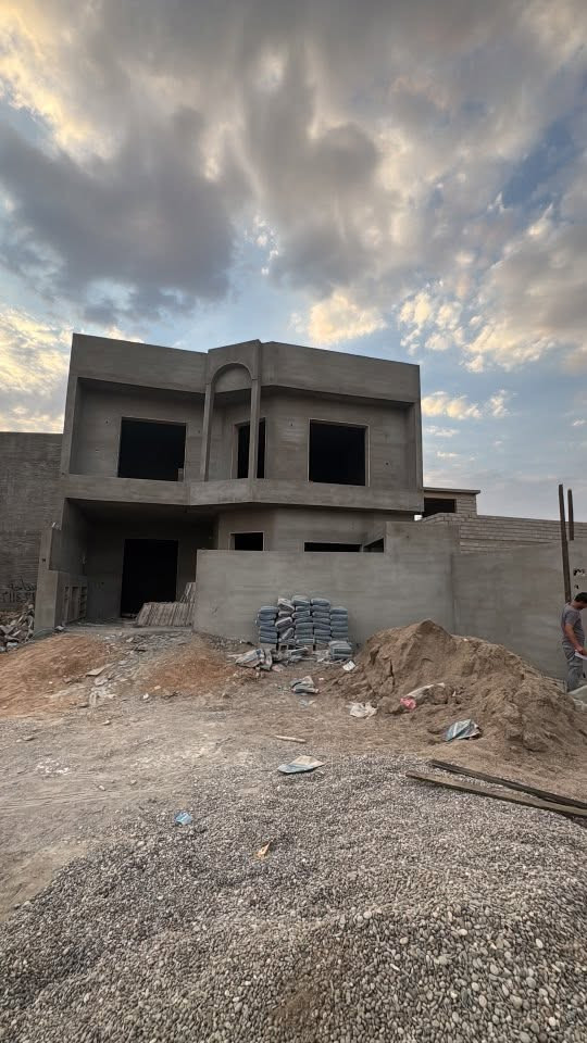 السلام عليكم ورحمة الله وبركاته
بيت ١٠٠ متر مربع حي بدر خلف جعفر الصادق قرب التانكي بل سكني مو مزارع 
كامل سيراميك 
سعر ٥٠. قفل 
***********
