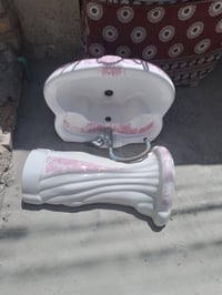 مغاسل مستعملة • كبيرة • صغيرة