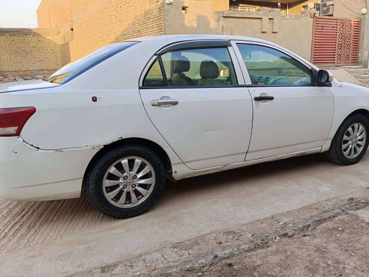 سلام عليكم بوادي 
رقم واسط انكليزي
شرط التحويل
هزة جديدة 
سنوية ما صاقطة 
محرك خير من الله 
كير جديد بس اكو قطع بلضفيرة  
بس السيارة تمشي والحمد الله 
تجي تكلب تقتنع الك يمي بس تحويل
مكان السيارة كوت زين القوس 
شارع الجوبة السيارة تتكفل بس تحويل
وسعرهة مناسب ٢٩ وبيعة مجال سيارة 
توديك وجيبك @
اتصال فقط ***********
