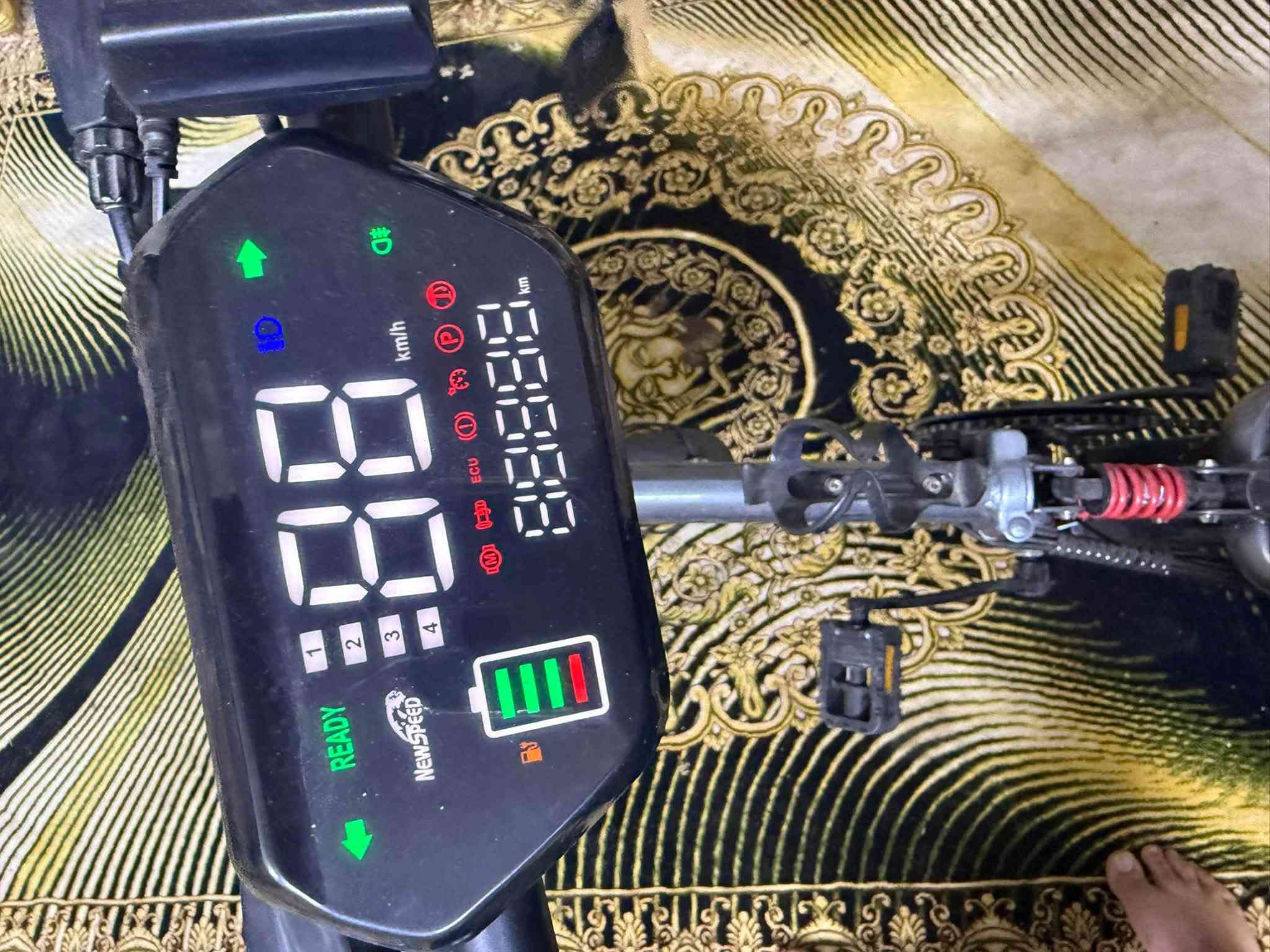 سلام عليكم سكوتر شحن + بايدر إصدار 2025
بعده بترابه جديد مأخذه من آلسعوديه يتحمل وزن 200 كيلو يحتوي على 7 حساسات وتثبيت سرعه ويحتوي 
على 9 دبلات 4 خلفي و 2 جوه الكشن و 2 اماميات 
ويا الشاحنه ويا نسختين مال سويج وبصمه و كارت 
التواصل واتساب  العنوان بغداد الكاضميه 
*********** السعر 500 دولار وبي مجال
