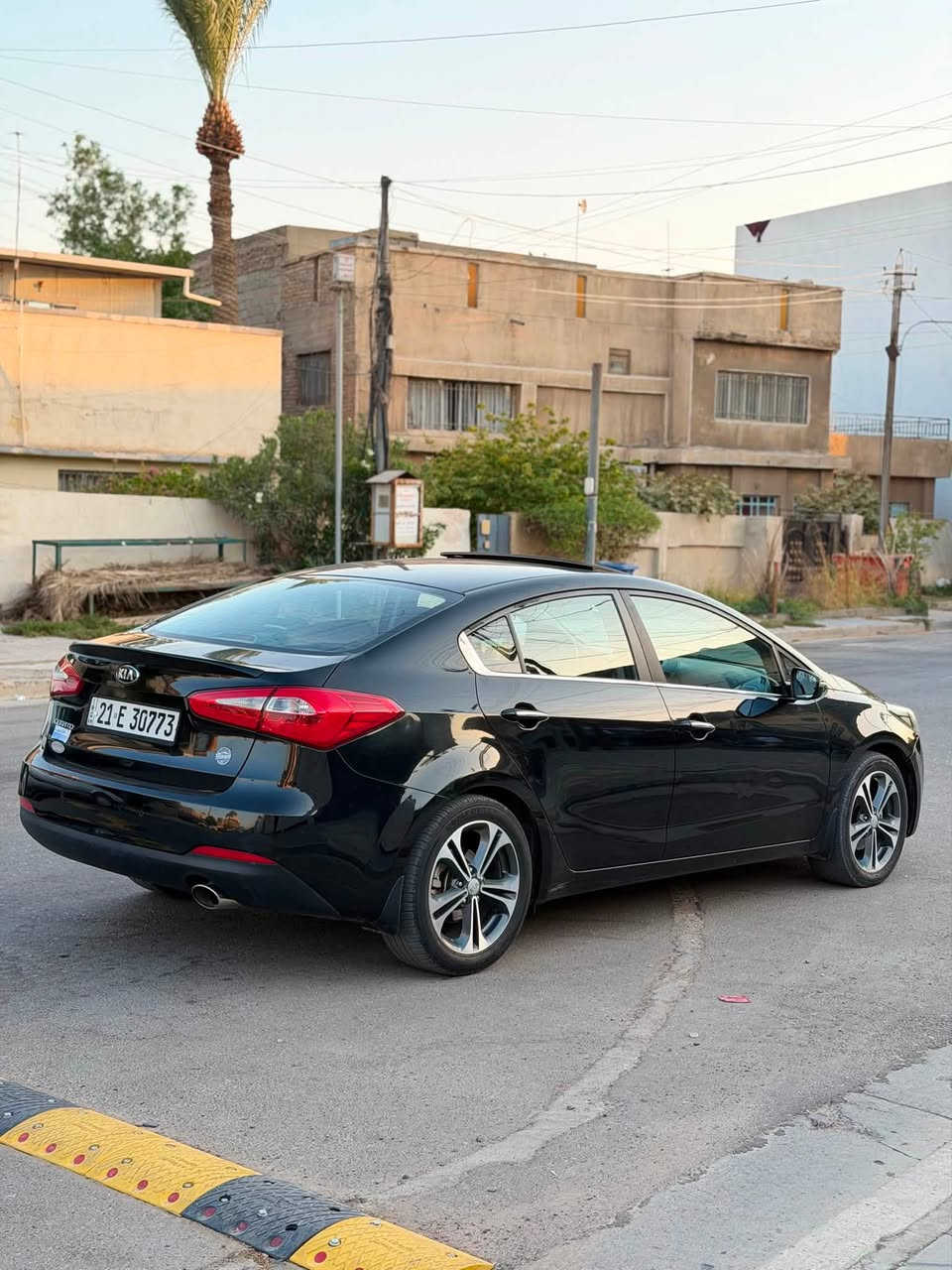 كيا سيراتو  خليجي 2016 للبيع
فول مواصفات عدا البصمة 
ماشية 156,000 km 
صدر جديد + كير ومكينة بلادية كفالة 
ضررها بنيد مبدل ومصبوغ  
وصارت بيها طخه بالدوسة فقط 
سونار موجود بالصور 
السعر 115 وبيها مجال بسيط 
العنوان بغداد حي الجامعة
*********** متوفر واتساب
