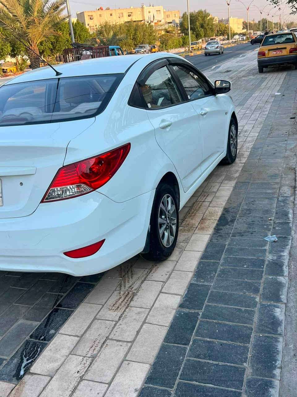 اكسنت موديل ١٤ خليجي محرك ١٦٠٠ 

بيها   قطعتين  صبغ بدون دواخل  سياره جاهزه 

سياره جاهزه صدر تخم تاير تبريد 

كلشي متصرف عليها ماشيه ١٤٠ حقيقي 

سعر ٨٥ وبيها مجال 

مكان سياره بغداد الدوره ***********
