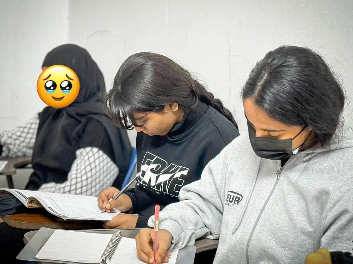 🎒 ابدأوا العام الدراسي بخطوة نحو التفوق!
🔥 #خصم يصل إلى 40 % عند التسجيل خلال الأسبوع الأول فقط!

تعلن شركة أرض المملكة... أكاديمية كامبردج لندن البريطانية في واسط عن بدء دورات التقوية لجميع المراحل، بإشراف أساتذة أكفاء.

✅ مجموعات صغيرة بحد أقصى 15 طالبًا
✅ ساعة كاملة لكل مادة
✅ دوام 4 أيام أسبوعيًا بجدول مرن
✅ متابعة وشرح مبسّط للمناهج
✅ أمتحانات مستمرة على مدار الاسبوع 
✅ كادر متمير واختصاصي المناهج التعليمية 
✅ اوقات تناسب الجميع صباحاً ومساءً 

💰 الأجور الشهرية بعد الخصم:
🔹 الابتدائية: 20 ألف بدلًا من 30 ألف
🔹 المتوسطة: 30 ألف بدلًا من 40 ألف
🔹 الثالث متوسط: 35 ألف بدلًا من 45 ألف
🔹 الإعدادية: 45 ألف بدلاً من 60 الف
م / كل الكورسات لها خصم 40 ‎%‎ 

نوفر لكم ايضاً حقيبة مدرسية متكاملة ايضاً للاستفسار والحجز عن طريق الرقم 

⏳ المقاعد محدودة والخصم للأسبوع الأول فقط!

📞 للحجز: ***********
📍 الكوت – تقاطع الزهراء الخاجية – مجاور مدرسة النهرين 
🕘 يوميًا من 9 صباحًا إلى 8 مساءً

#شركة_أرض_المملكة #دورات_تقوية #الكوت #واسط
#قسم_اعلام_شركة_ارض_المملكة

نص مكتوب في الصور:
- احجز الان واضمن رحلة النجاح مع ارض المملكة ضمان النجاح مع برنامجنا السنوي (الحقيبة المدرسية) البرنامج شامل المراحل الإبتدائية موعد الانطلاق يوم السبت الفرصة كدامك إحجز الأن *********** MATH