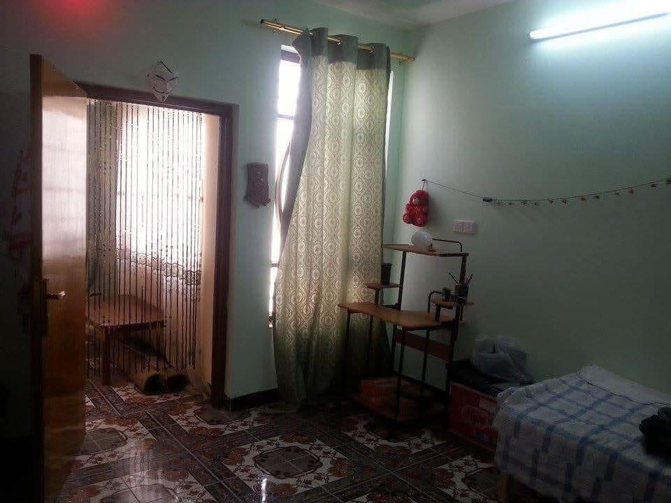 السلام عليكم
دار للبيع مساحه  80 m. 
واجه  5m و نزال  16m
جنس العقار طابو ملك صرف 
مكانه: الامين حي الاعلام خلف  مدرسة النزاهة للبنات 
الطابق الارضي: استقبال و مطبخ و غرفه نوم وخدمات    الطابق الثاني: 2 غرف نوم و خدمات 
الطابق الثالث: بيتونه  و غرفه نوم  
سعره : 185 قابل للتفاوض 
للاستفسار    ***********.
