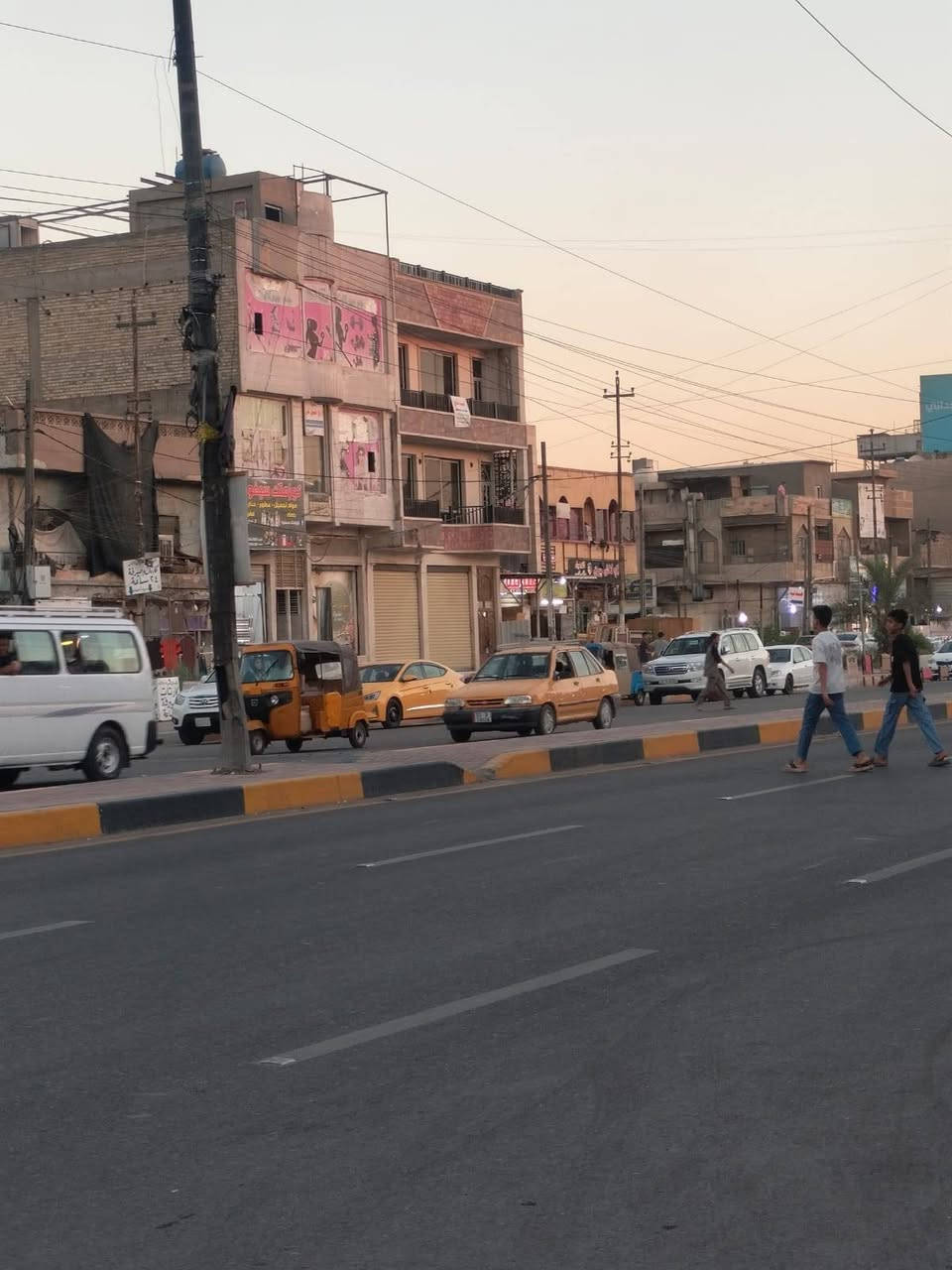 بناية على الشارع العام كاملة للإيجار الموقع : شارع الداخل قرب سوق الوحيلات
  
للاستفسار الاتصال على الرقم التالي *********** او المراسله عبر الواتساب
