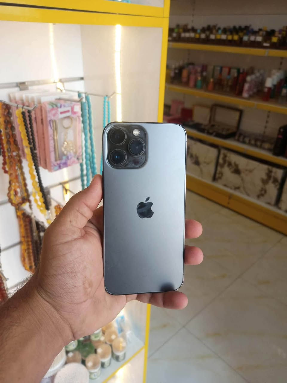 سلام عليكم ايفون 13برو ماكس 

ذاكره 512 

بطاريه 80 🔋 

جهاز مامفتوح 

نضافه 90/100

سعره 750 وبي مجال

هاتف ***********
