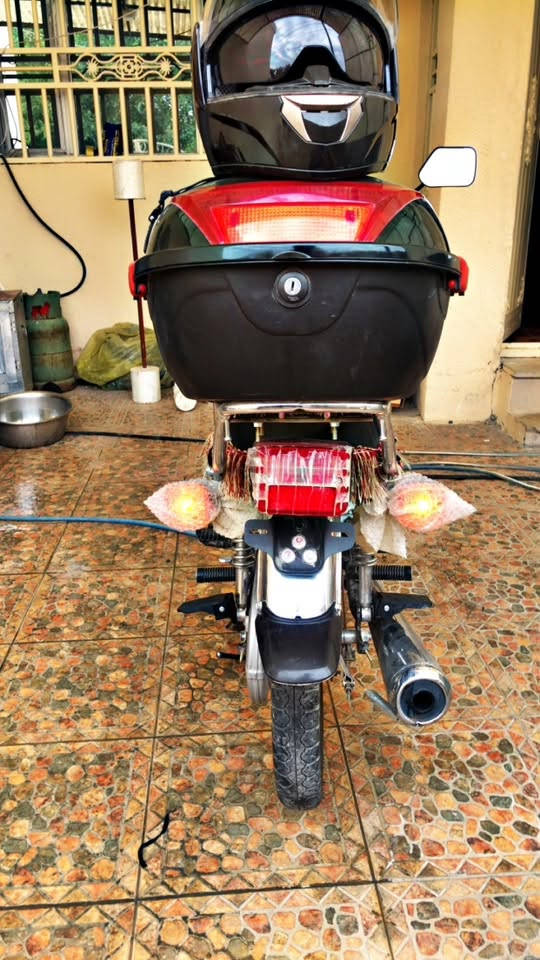 السلام عليكم ورحمة الله وبركاته نامه برو 2021 مكينة 150cc سلف هندر النضافة گدامكم كل عيب مابيها كهربائيات كلشي شغال باتري جديد هورن اشارات گلوبات سلف المكينة صافية ومابيها كل صوت الصالنصه ام الصوت عليها وياها زوج مرايه جدد السعر 550 الف متشتري لتكسر بيها حلالي عساني اطلب عليها مليون هذا رقمي ***********

