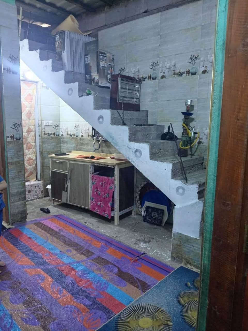 ببت طابقين ٢٠٠ متر
الطابق العلوي معزول 
السعر//  ١٠٥ مليون 
العنوان // بغداد بوب الشام قرب جامع الامام علي
الواجهيه 8 النزال 25 طول الطرمه 6 متر والاستقبال طول 6 متر والعرض 4 المطبخ طول 4 متر  العرض 2 ونص الصاله طول 4 متر والعرض 3 المنور طول 3 عرض متر ونص غرفه نوم 4×4 ترك 2 متر حمام صحيات خارجي هم القاط الفوك نفس الجوه نقص البييتونه ماكامله وارضيه الاستقبال الفوك 4×4 بلكونه مترين على عرض البيت ودرج خارجي محل داخل البيت 3×3 
للاستفسار واتساب فقط ***********
