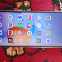 شباب بنات عندي هذاه الجهاز ريدمي 10 G5 مستعمل عندي ملحقاته بس الزكه بي...