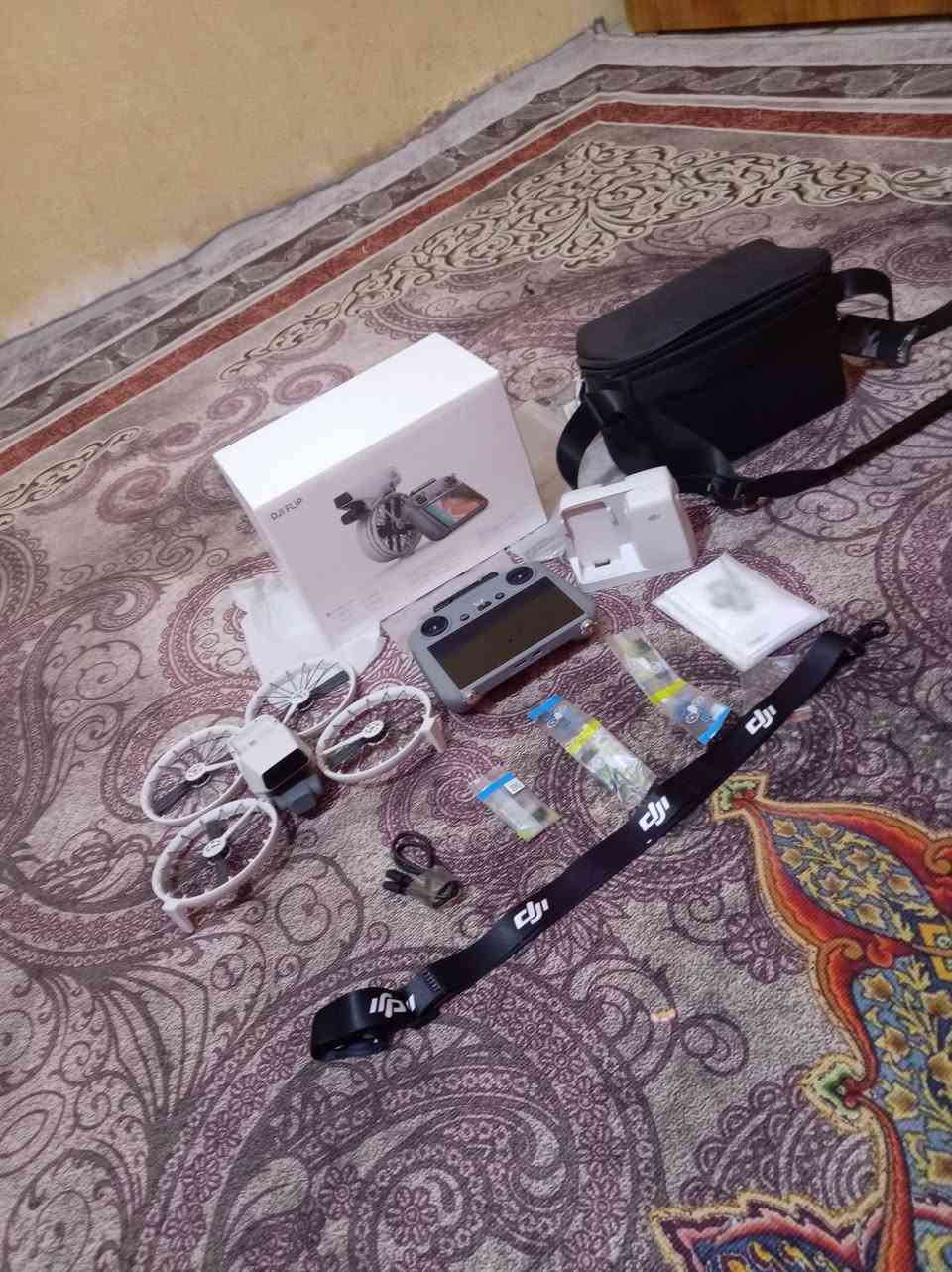 سلام عليكم شباب طياره درون فلب اللبيع نضافه 100سعر خاص رقم وات ساب ***********

