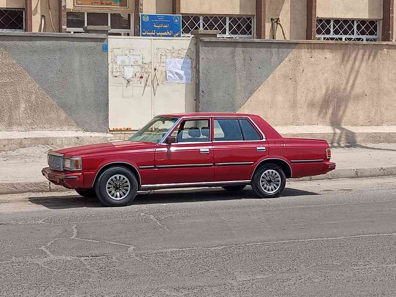 سلام عليكم كراون للبيع مديل 82 سياره بسمي جاهزه من كلشي مكينه كير تخم تاير كهربائيات حداديه  جديده مكاني البصره ابي الخصيب للعلم سياره رقم انكليزي. الاستفسار على الرقم ***********.      سعر 45 وبيه مجال قليل كلش
