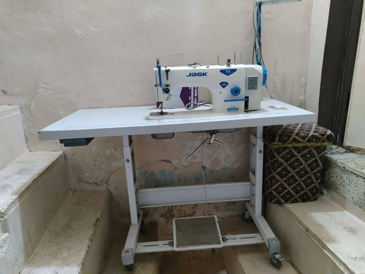 السلام عليكم
مكينه صناعي نظيفه 
سعرها 325 بي مجال 
عنوان موصل جانب الايمن 
*********** للاستفسار 
شراي يتصل 🫵
