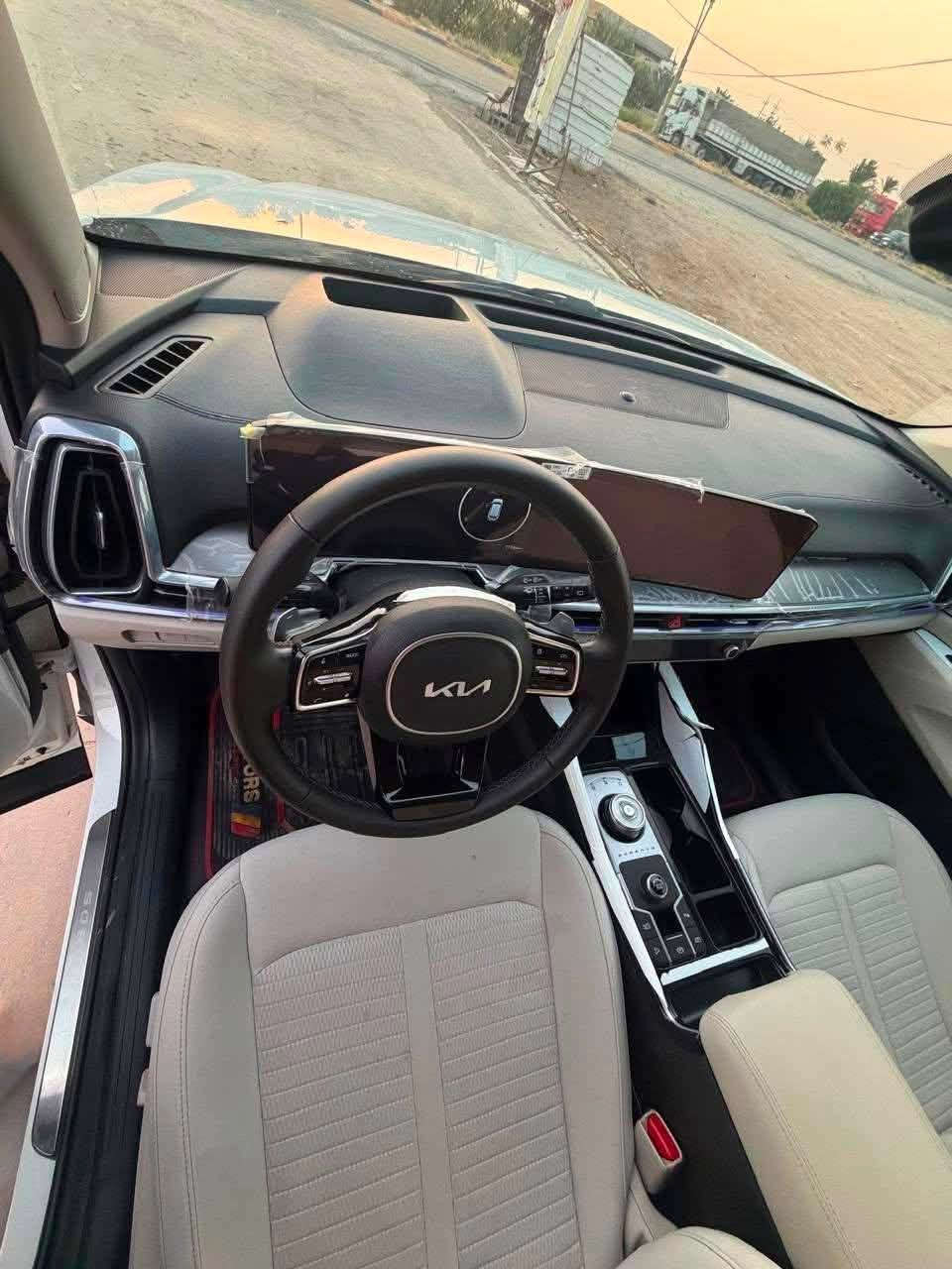 Kia Sorento 2025 — كيا سورينتو 

* موديل: 2025 خليجي 6V
* الممشى: 11,000 كم فقط
* كفالة عامة: موجودة
* شاشة وسطية: 12.3 إنچ
* عدادات رقمية: شاشة معلومات للسائق
* HUD: عرض السرعة ومعلومات القيادة على الجامه الأمامية. 
* مراية إلكترونية Digital Rear View Mirror: 
* CarPlay + Android Auto
* تكييف ثلاث قطع 
* ⁠رقم بغداد
* السعر 313

* ⁠مكاني النجف الأشرف
وتساب اتصال 
***********
