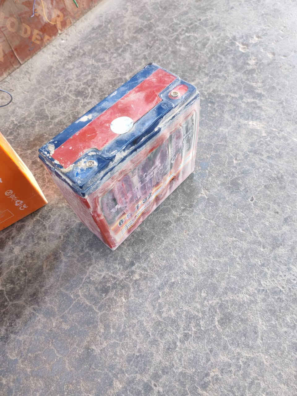 متاح 6 بطاريات مال جبلي بيهن نفخه بصيطه بس كله فول سعر الوحده 15 قفل بدون عمله كله عل فحص  ***********
