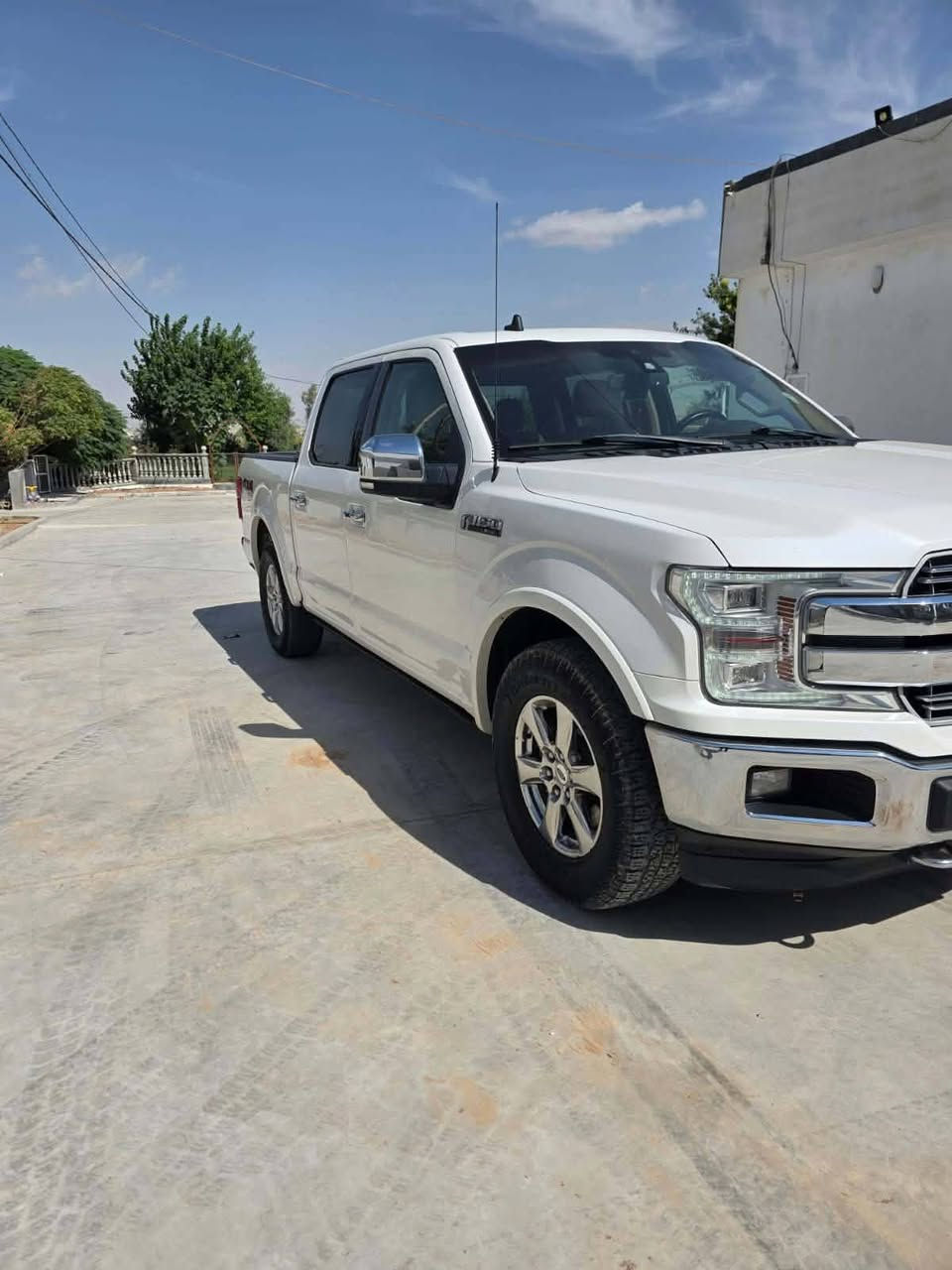 فۆرت f150 بۆ فرۆشتن مۆدێل ۲۰۱۹ قەپات مواسەفات تەنها کوشین مەساج و کامیرە ۳٦۰ پلە نییە.... سەقف پانۆڕامە دۆسە کارەبای کوشین جلدە کوشین سارد و گەرمە بەسمەیە هەشت پستۆنێ بێ تۆڕبۆیە... سەیارەکە سۆنەرەکەی داندراوە ناو وێنەکان ماڵی دۆستە.... ملیۆنەک زیاتر غرامەی لەسەرە دواێ مەعمەلە وەردەگریەوە..... سعری ۲٤۰ وەرەقە و مەجالێکی برایانە..... ئەوەش ژمارەی خاوەنی.... *********** أربيل, العراق
