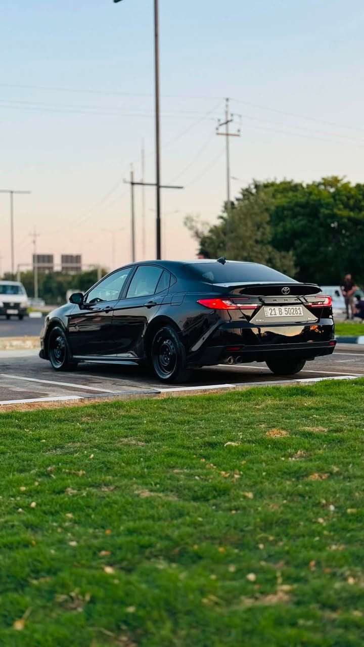 سعر مکتوب 🔥👌
.
Toyota Camry - 2025 
.
مواصفات SE .
.
سيارة ماشية ١٣ الف ميل 
.
مكينة ٤ سلندر و هايبرد ( طيارة 🔥)
.
کت سبورت ( غیر ویل موجود اذا تحب تغیرە) 
.
بصمە 
شغال 
رادار امامي و جانبي و خلفي 
کامرە 
شفتات گیر بالسکان 
مودات قیادە 
ئوتو هولد 
کشنات جلد کهرباء هيتر 
وايرليس جارج 

حادث: من امريكا بسبنيد صبغ و طلع صندوق و جاملغ كلير بدون حادث ،رقم الشاصي ؛
4T1DAACK2SU040718
.
سيارة گير و محرك و كهربائية بشرط و مرقمة و جاهز تحويل ثاني يوم .
.
مكان السيارة كلار
.
سعر- 205 ورقە 
.
 - ***********
