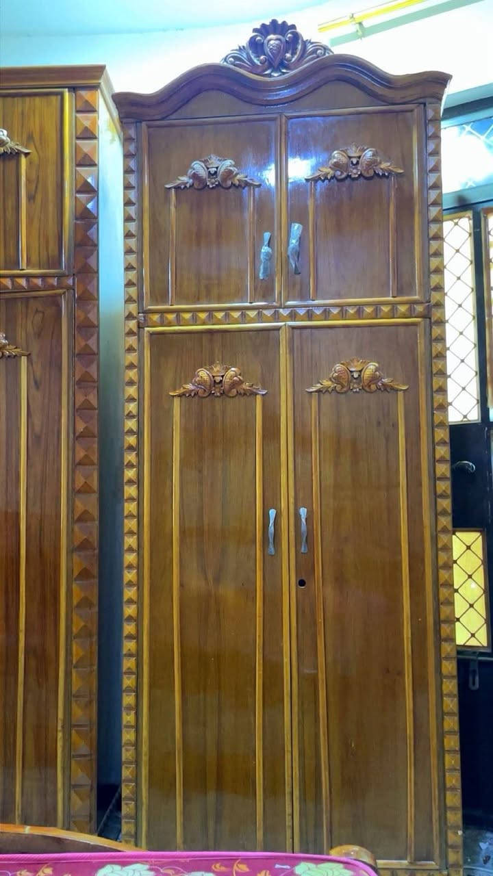 السلام عليكم
غرفة نجارة عراقية نضيفة ماصار هواي من سويتها سبب البيع انتقلت لمكان أصغر سعرها 900 وبيها مجال  مكاني بغداد *********** واتساب هم موجود والخاص موجود لارسال بقيه الصور
