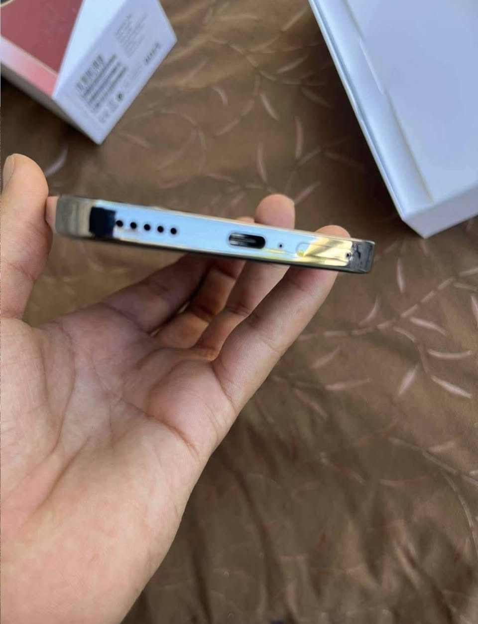 هونر HONOR X9d 5G اخو الجديد كامل ملحقات
جهاز نضافتة 100% ذاكرة 256 عشوائية 12+12 
💵 السعر 450 وبي مجال بسيط حك جيه 
او مراوس حسب قناعه توصيل ماعندي 🚫🔴
مكاني بغداد حي الاعلام او بياع 
‏تواصل على واتساب ***********
‏

