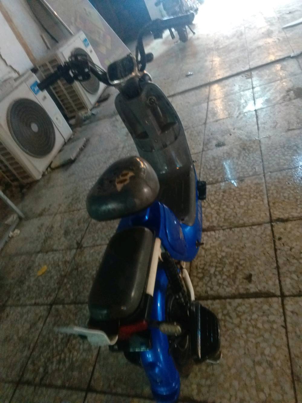 سلام عليكم دراجه شحن للبيع السعر 125 بيهه مجال ***********