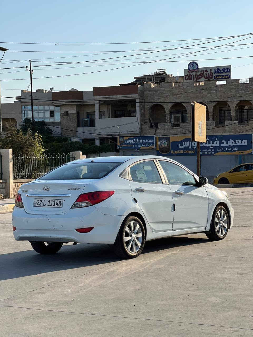 اكسنت بلو ٢٠١٢ 
صبغ دوسه وداير 
بيها مكانات تشليع صبغ 
سنويه ٣١ هزه جديده
مكينه كير شرط 
تبريد شرط
مكان السياره موصل 
السعر 90
***********
***********
