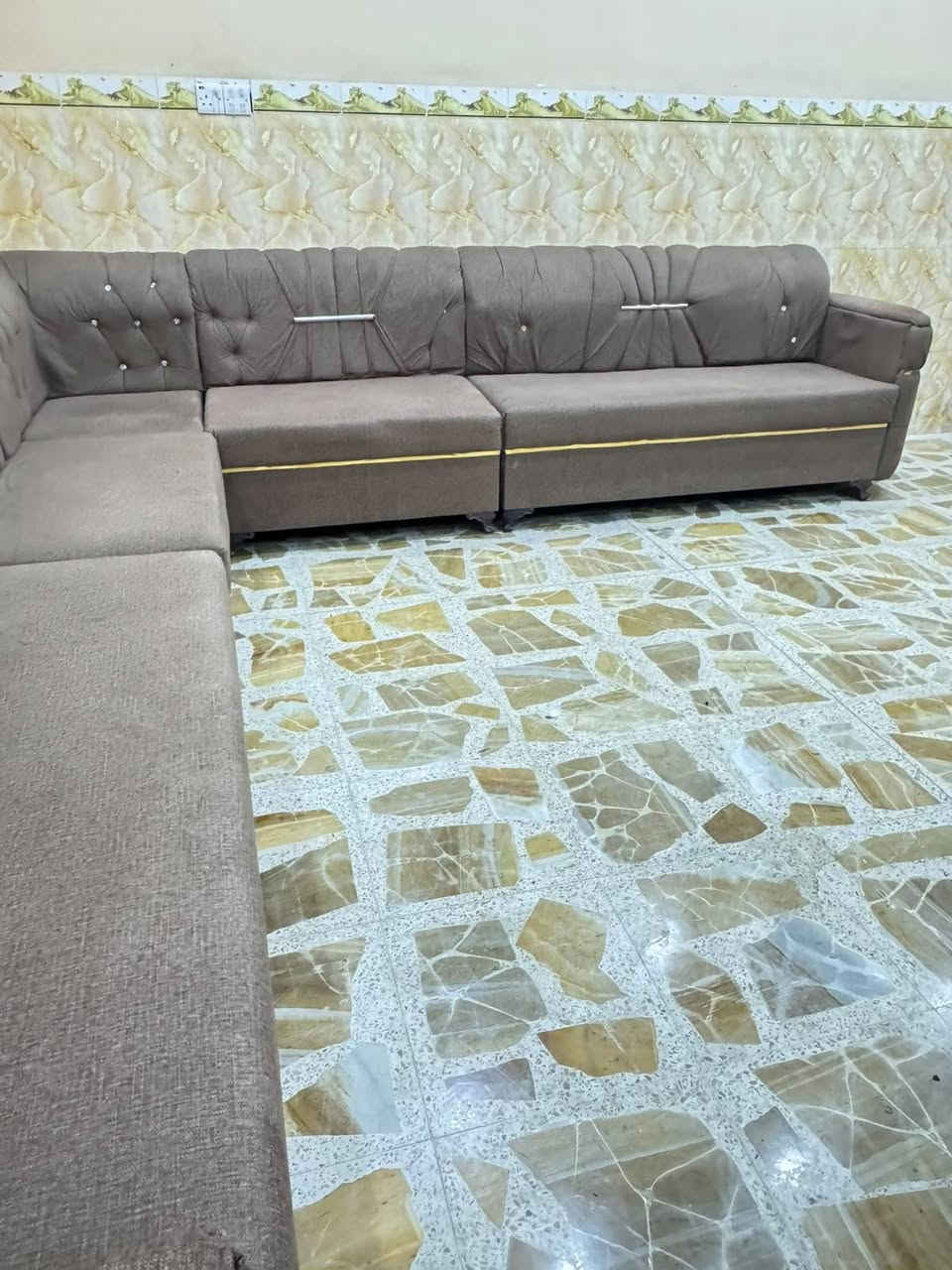 ديوان • ١١مقعد • ٧متر