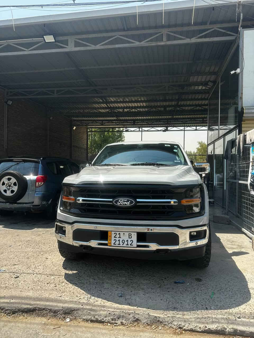 ford f150 XLT 2024 Hybrid
عدد المسافة 42,000 ميل 
لون سموك ,رقم سليمانية بيها كتاب تضليل , مكاني بغداد الدورة  , صورة الحادث موجودة بلمنشور . 
  تفاصيل اكثر على الواتساب 
رقمي ***********
