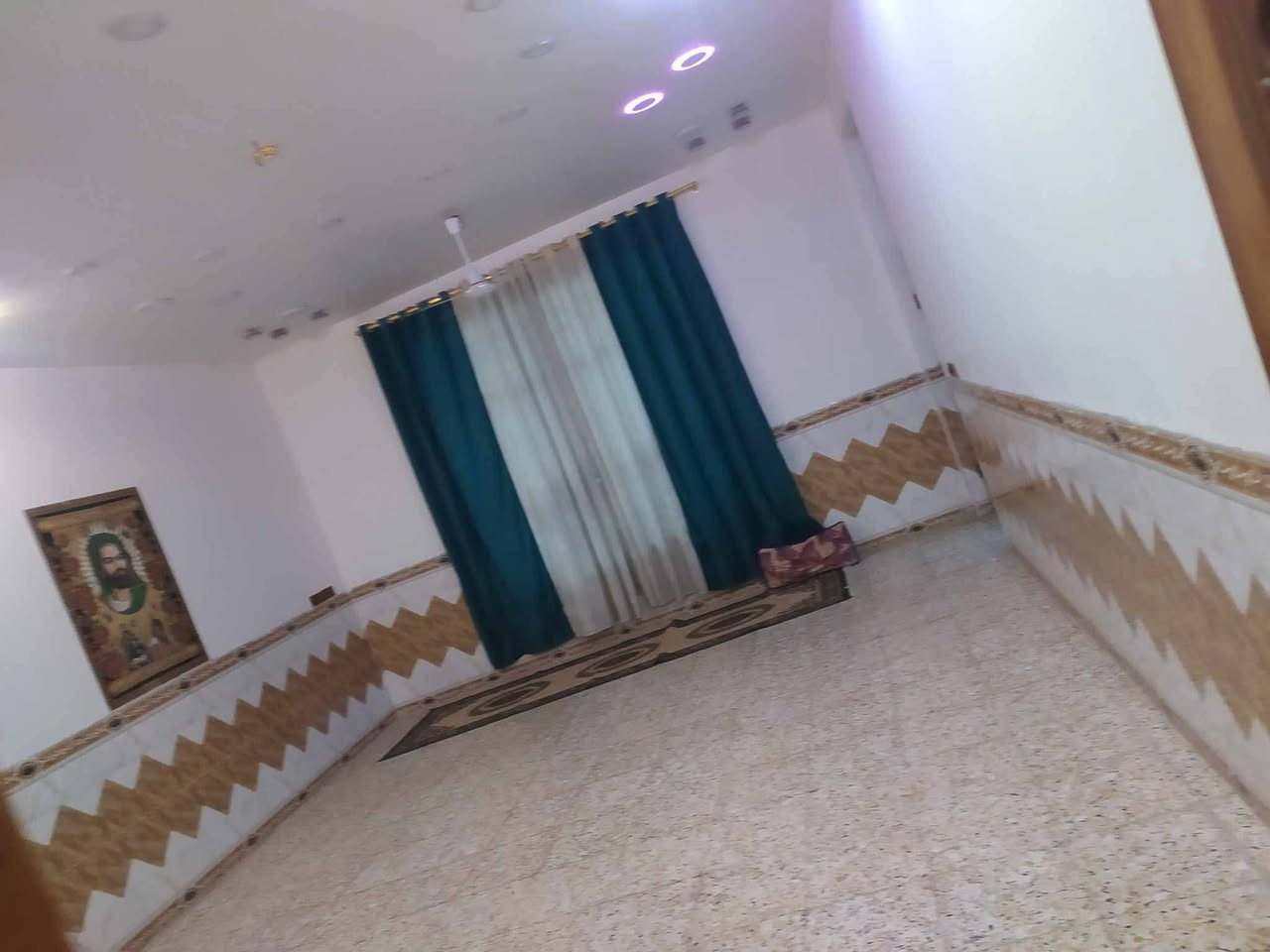 السلام عليكم بيت للبيع مساحه 400م  في ابي غرق حي البتول منطقه زراعي بناء جديد  خدمات كامله ماء كهرباء مجاري ***********
