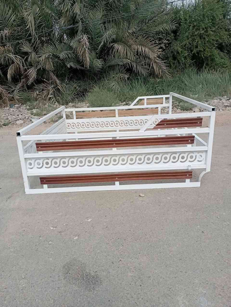 نيسان • مكلف بنشر