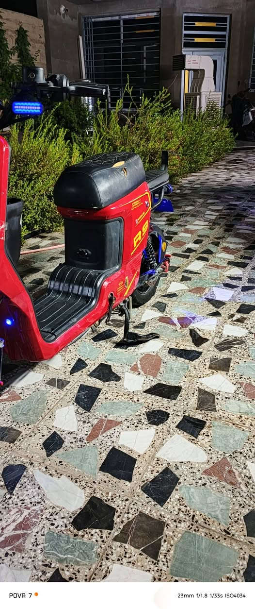 دراجه شحن🔋⚡R9 WEINLEبطاريات عل فحص لايت عالي ناصي اشاير +نشرات +نضام بك+نضام بي+منفذ يوسبي+ديجي +كهربائيات كلها شغاله سعر 275وبيها مجال مكاني بغداد خلف سيطرة الشعب رقم ***********

نص مكتوب في الصور:
- POVA 7
- 23mm f/1.8 1/33s ISO5105
- POVA 7 23mm f/1.8 1/33s ISO5828
- POVA 7 • 23mm f/1.8 1/33s ISO4034