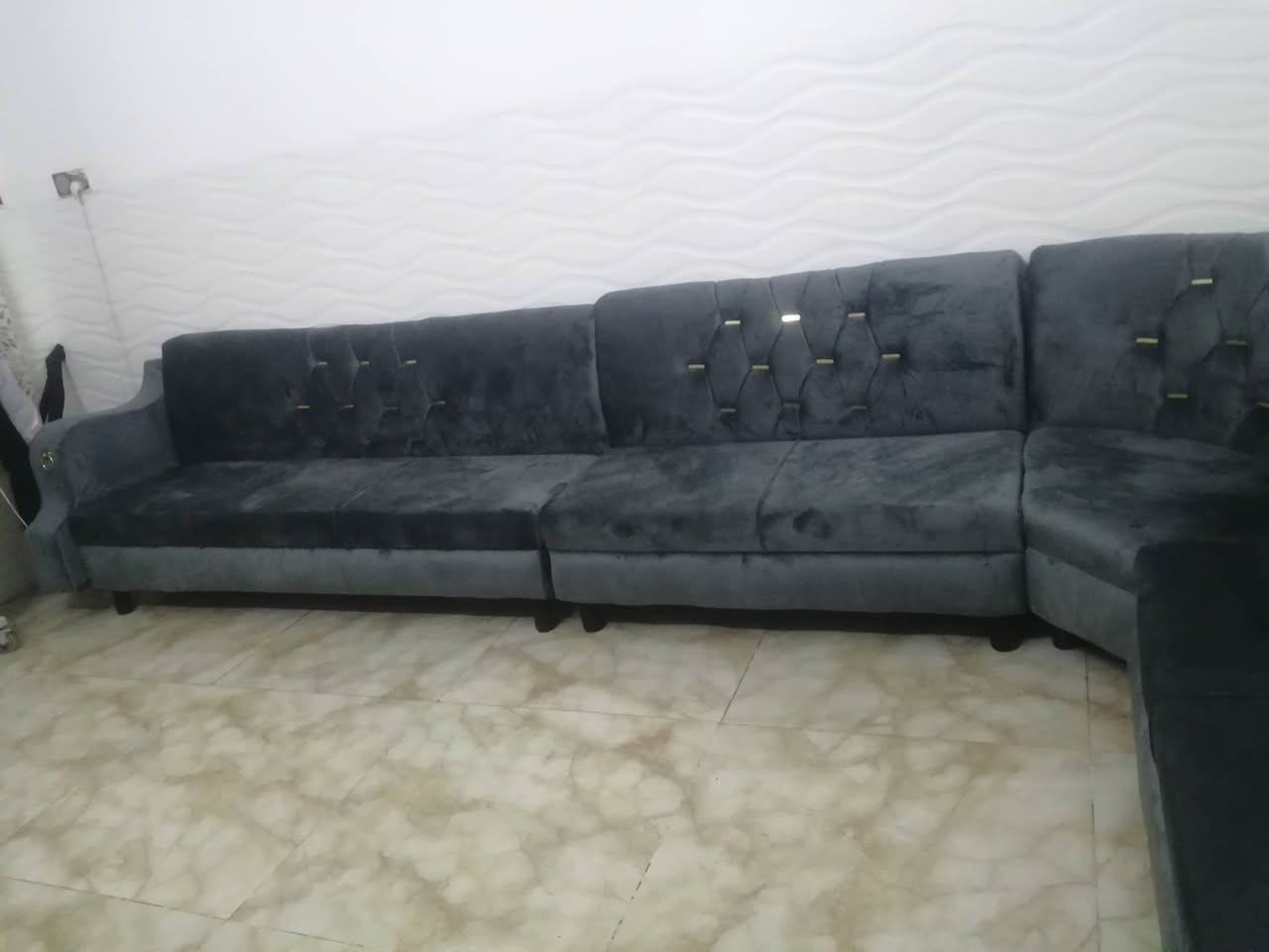 ديوان عراقي ثقيل 6 أمتار ونص زاويه وحده السعر ٢٥٠ بي مجال
