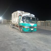 سيارة حمل • سواق • متوفر