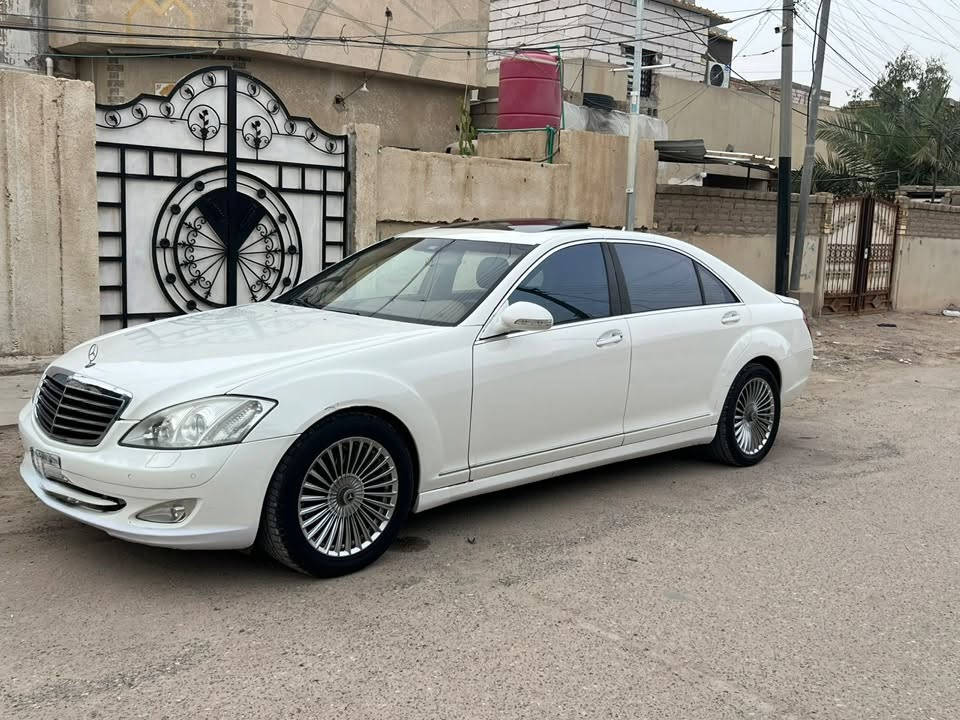 السلام عليكم مارسدس s550 موديل ٢٠١٠ سياره كفاله عامه من كصه من ضربه سياره جديده حيل فول مواصفات للاخير متومه بغداد رقم اصلي  تخم تاير تبريد جاهزه من كلشي 
سعر ٨٩ و بيهه مجال سياره خير من الله جديده حيل 
للاستفسار:***********
