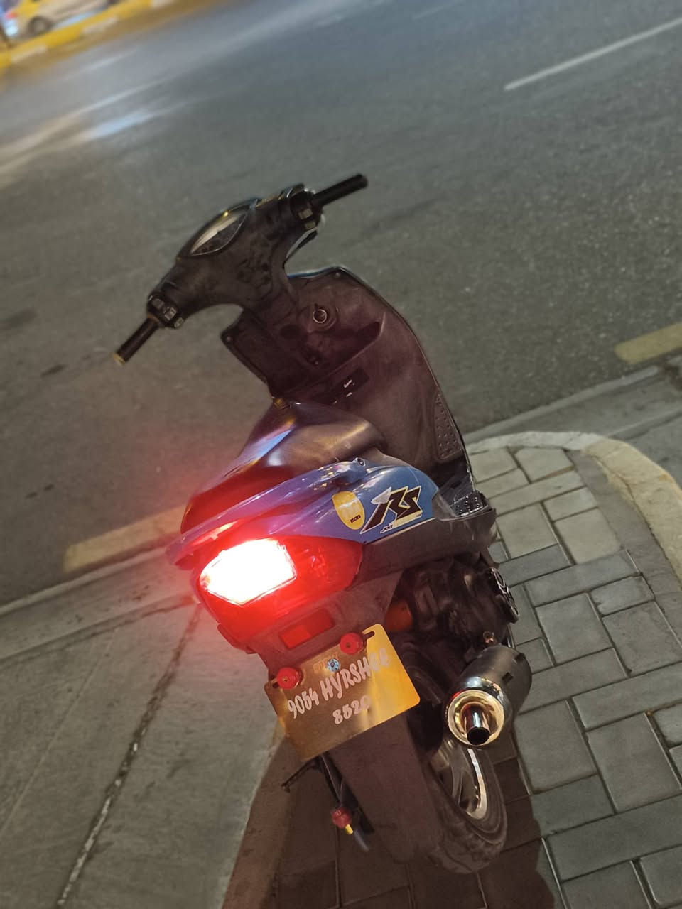 البيع دراجه 55 بلادي يعني ما مزوده 55 كل تزويد بيه اصلي ودراجه ختم واحد كلشي بيه بلادي السعر خاص ***********وتساب شباب ولي مو شراي بس عامل لا تعبني ويا  وإذا مروس بسكنس حسب قناعه ارووس
