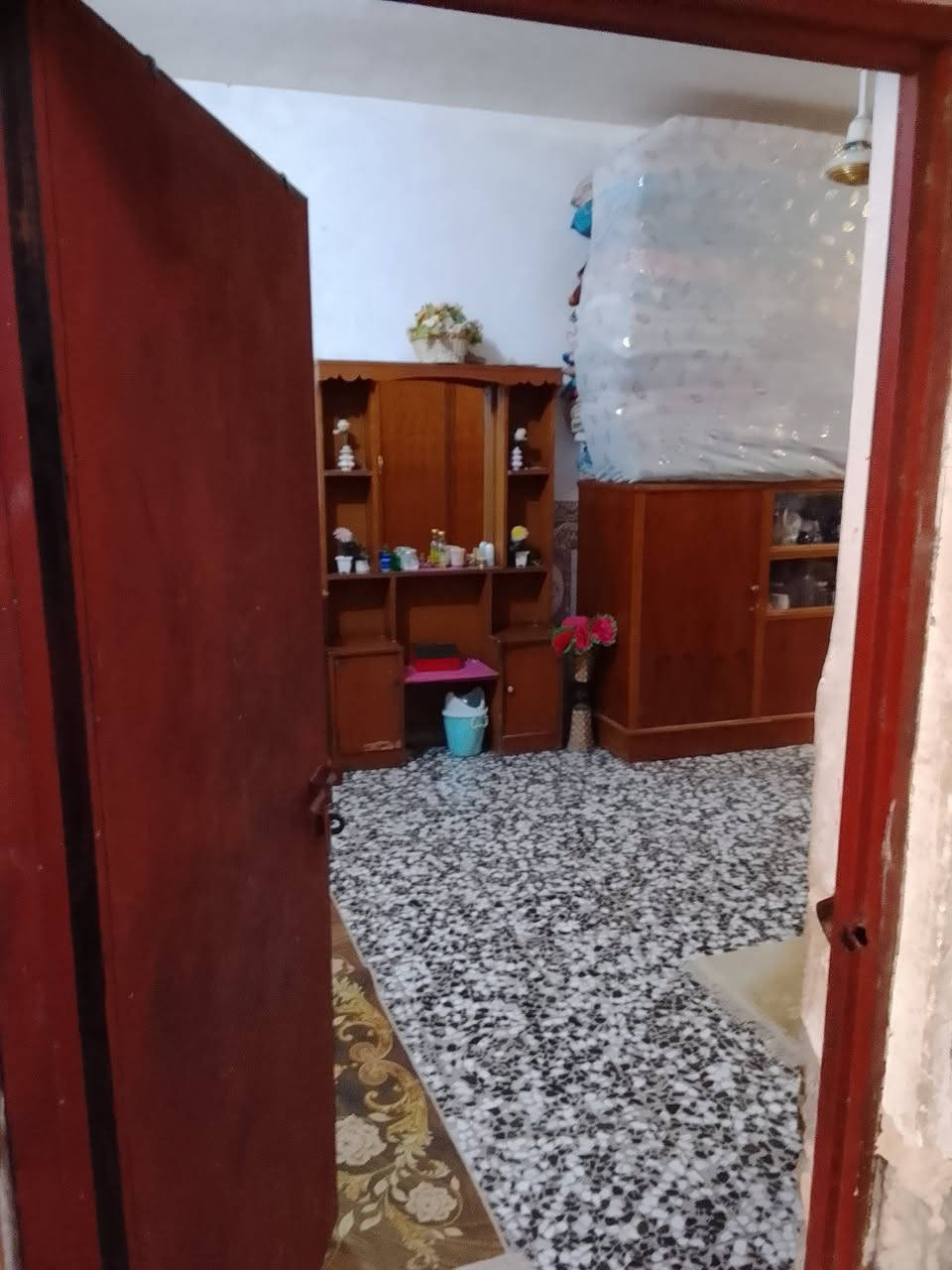 سلام عليكم 
 دار للبيع طابو صرف ركن على شارعين تبليط موقع جميل جداً المساحه 130م موقع الدار حي عداي قرب. محلات گضيبان يحتوي على صاله+استقبال+ مطبخ+غرفه نوم+حمام داخلي+تركك2متر+مخزن طابق ثاني
 جينكو+حديقه السعر خاص 
رقم الهاتف  
***********
