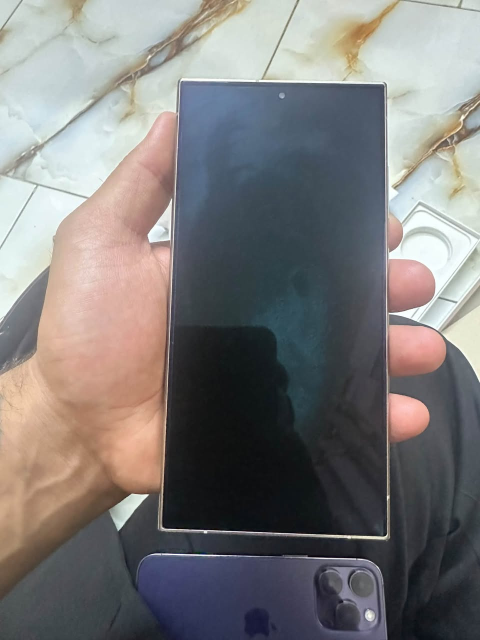 سامسونج الترا٢٤ 
ذاكره 1 تيرا عملاقه
دبل شريحه مكفول مامفتوح فقط ضهر مفطر 
سعر٩٠٠
عنوان شاميه***********
