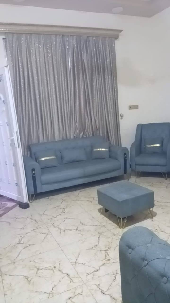 بسم الله الرحمن الرحيم 
بعد التوكل على الله ومن رخصت الادمن 
عرض للبيع 

دار للبيع 
العنوان : باب الدرب 
المساحه : ١٢٠م الواجهة ٩ م و النزال ١٣م بناء ٢٠٢٤ 
جنس العقار : طابو زراعي ملك صرف سند ٢٥ 
يحتوي الدار :على استقبال،مطبخ،صاله،٣ غرف نوم، صحيات عدد٣ غربي + شرقي ، صالة طابق ثاني ، بيتونه + مخزن + ٢ سطح 
المواصفات : منظومة كهرباء ، منظومه انترنت ، منظومة ستلايت  ،منظومه كامرات .
.علماً ان مواد البناء ذات كفاءه عاليه ودرجه اولى 
 
للاستفسار الاتصال على الرقم( ***********)
