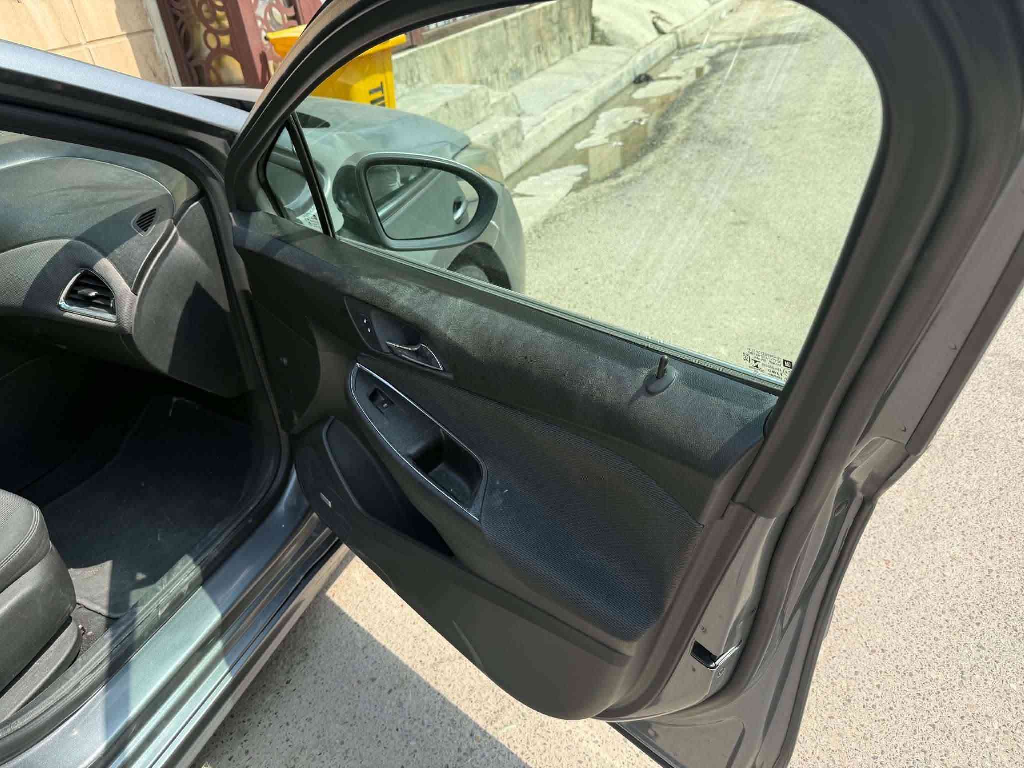 السلام عليكم
شوفرليت كروز ٢٠١٨ محرك ١٤٠٠ تيربو رقم بغداد سنوية ل ٢٠٢٨ تحويل ثاني يوم السيارة بصمة اربع بيبان وفتحة كير محرك صدر تبريد تخم تاير تبريد ثلج السيارة جاهزة بيها ٣ قطع ونص بنيد صبغ بدون لاشاصي ولا لغد السعر ٦٨ مكان السيارة الدورة حي الصحة للاتصال***********
