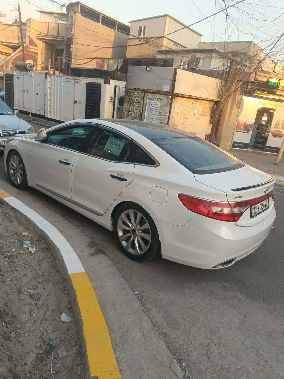 ازيرا ٢٠١٥ فول مواصفات خليجية ماشية ١١٥ فقط جاهزه من كلشي بيها صبغ جاملغ و باب خلفي اثر شخوط سعرها ١١٨ و بيها مجال بسيط جدا و المكان بغداد الكرخ الاتصال على الرقم 
*********** خاص ما اجاوب فقط على الرقم
