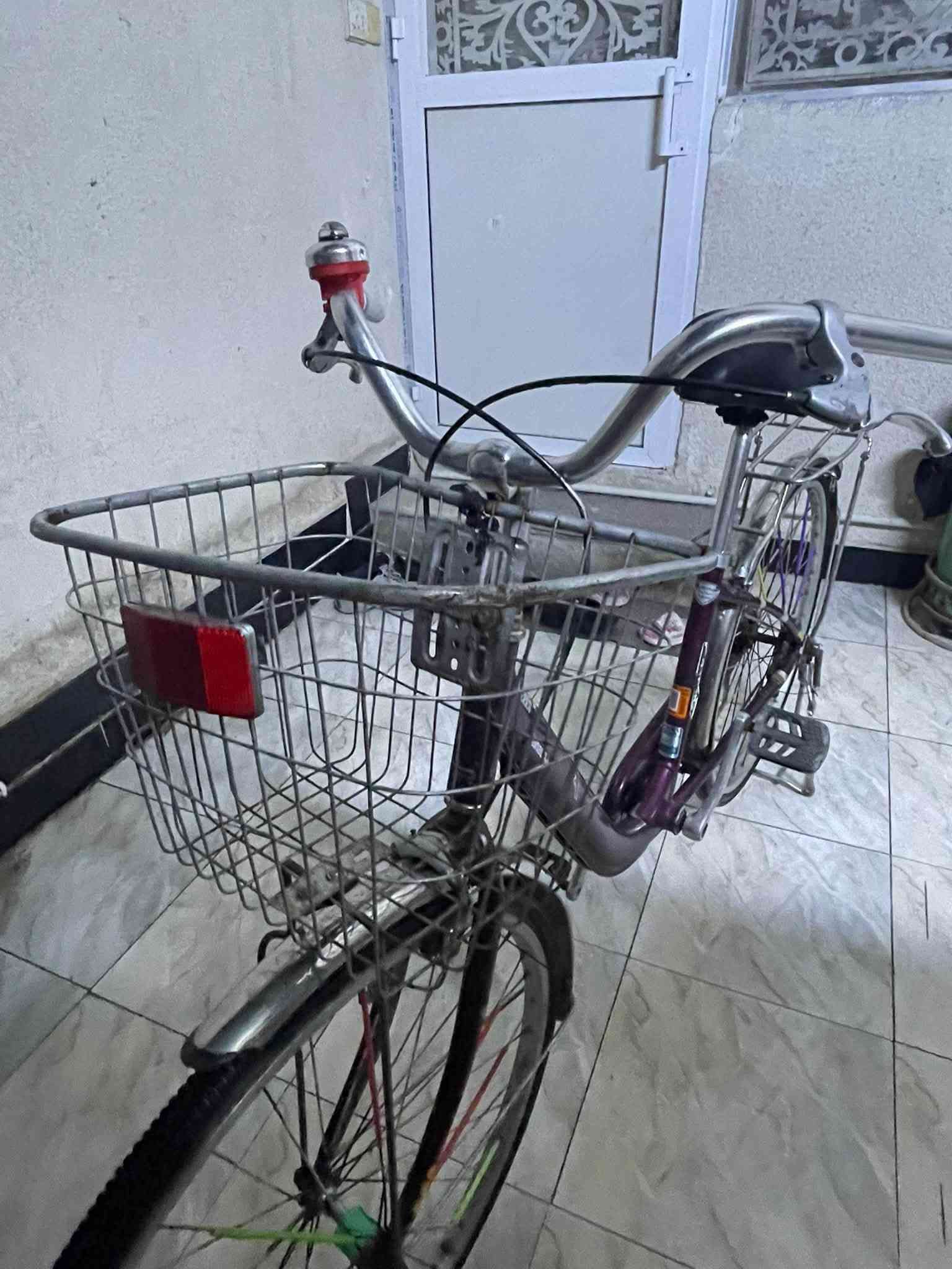 السلام عليكم بايسكل باله ياباني للبيع بايسكل كلش حلو لون ماروني استعمال جدا قليل مقعد اصلي طبي مع تخم تايرات جدد سله اماميه السعر 115وبي مجال مكاني البصره شط العرب ***********
