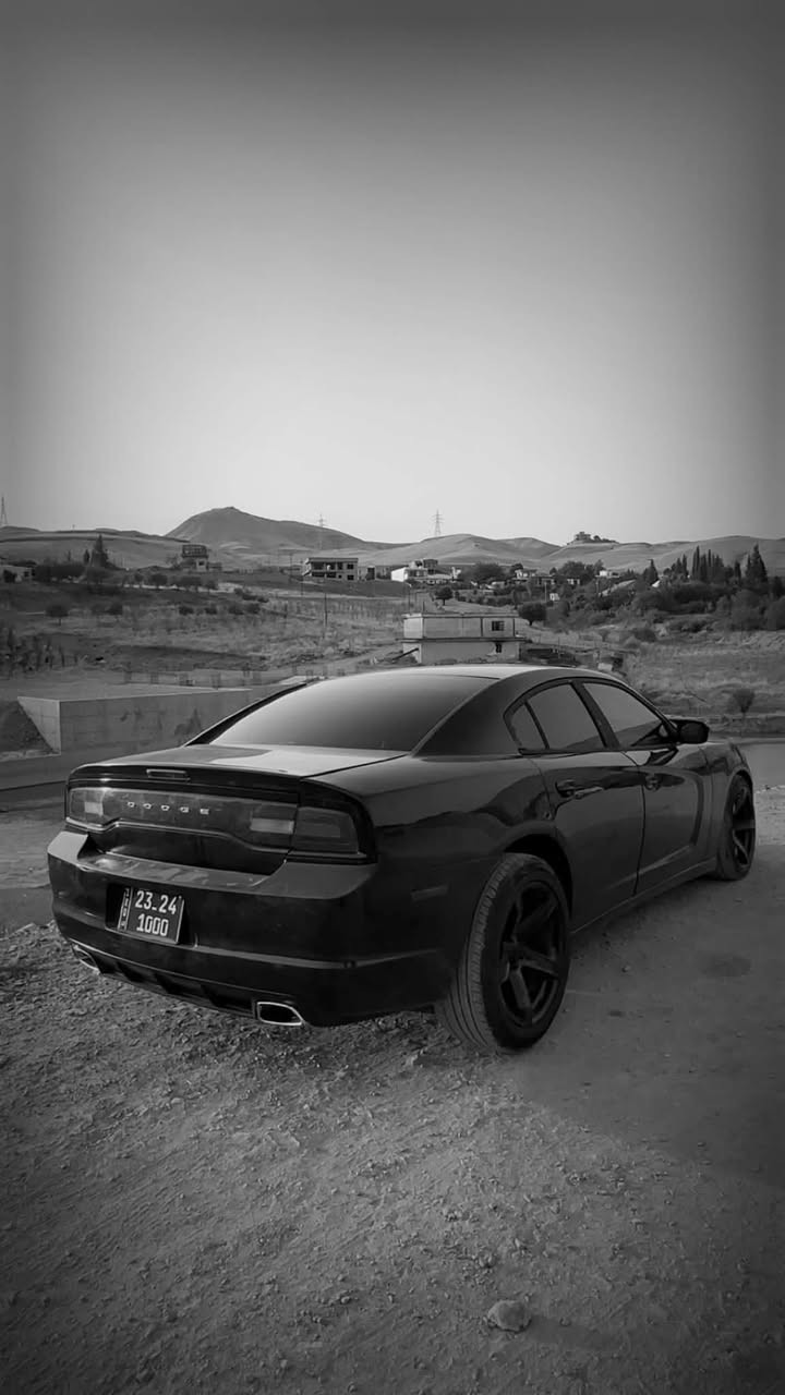 دۆج چارجەر SRT 2014 - نرخ ٦٨ محه مه له يان گؤربنه وه هێز و جوانی
سەیارەیەکی فول مەواسەفات و بەهێز بۆ ئەوانەی بەدوای خێرایی و شێوازی تایبەتدا دەگەڕێن.
 ليزه ري دوبه ي مەکینە: 8 بستۆن (8-hime) بەتوانا و بێ کێشە
 مۆدێل: 2014
 ڕەنگ: ڕەشی بریقەدار
 تایبەتمەندییەکان: فول مەواسەفات (فول فول)شوين سؤران ژماره ي وه تساب ***********
تيل كردن ***********
