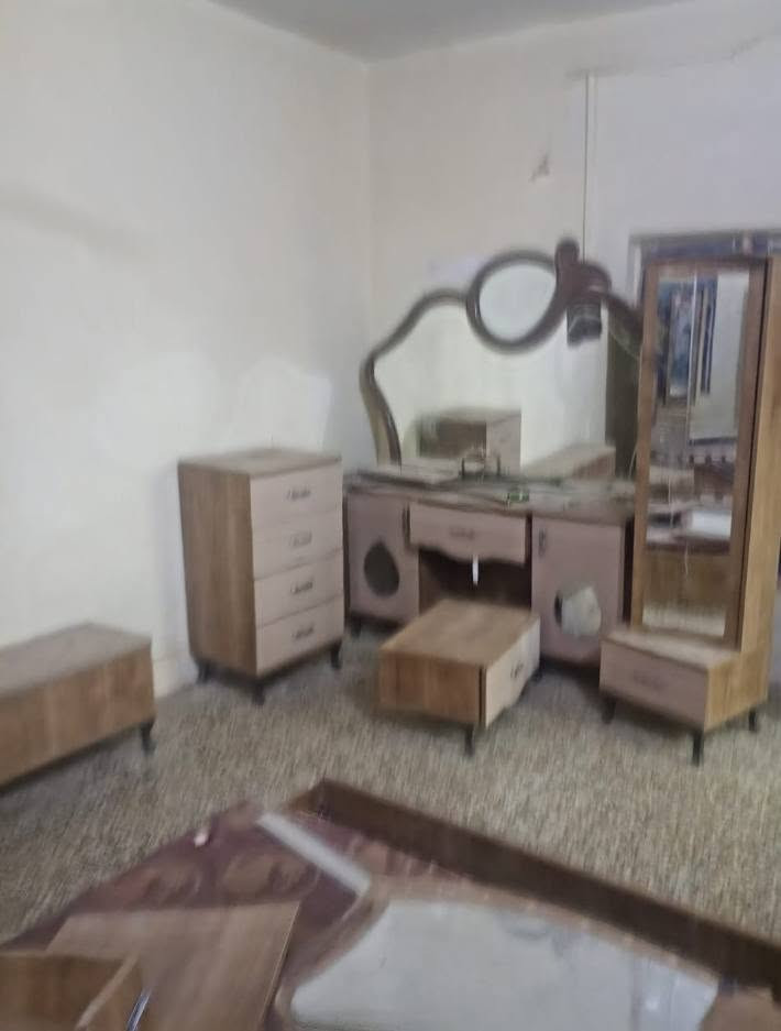 غرفه تركيا للبيع نضيفه نقصها شغلات بصيطه سعر 350 وبيها مجال العنوان البصرة الزبير رقم الهاتف ***********
