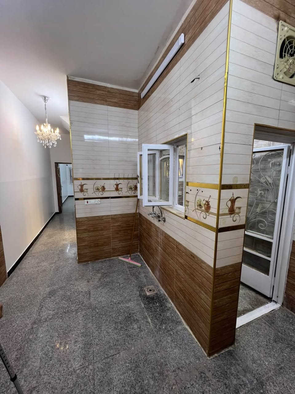 🏡 للإيجار – بيت سكني بمساحة 80م²
بيت مرتب ومناسب للسكن، يتكون من:
🔹 3 غرف نوم  
🔹 صالة  
🔹 مطبخ  
🔹 خدمات  

📞 للاستفسار والحجز:
مكتب المصطفى للاستثمار والتطوير العقاري  
***********
***********
#للإيجار #بيت_للإيجار #عقارات_بغداد #السيدية #عقارات_السيدية #عقارات_العراق #بغداد #الكرخ #مكتب_المصطفى #استثمار_عقاري #تطوير_عقاري

