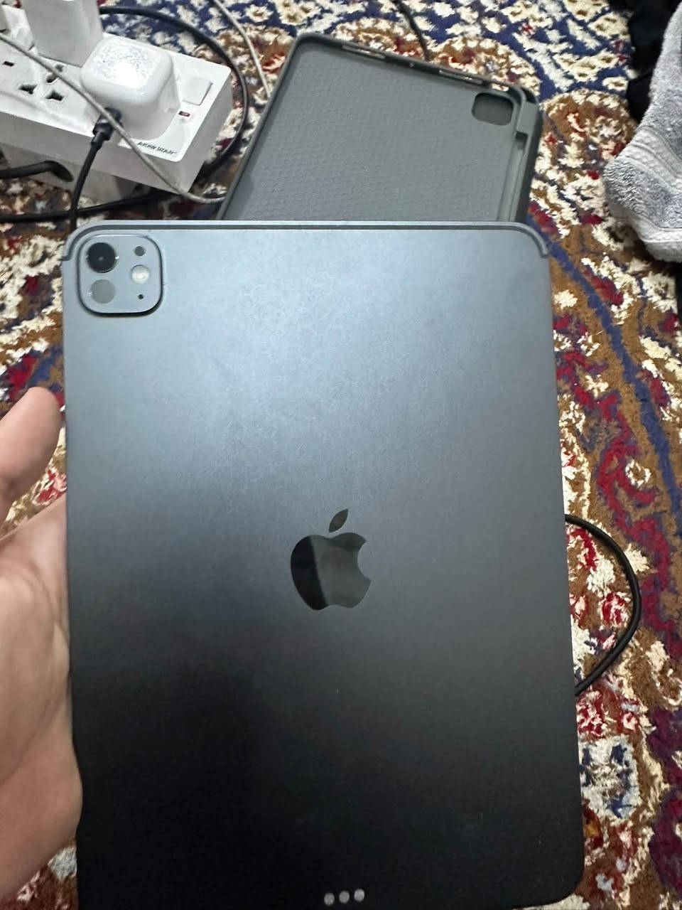 السلام عليكم 
ايباد M5 ذاكرة ٢٥٦ بطارية ١٠٠ 
جهاز نضيف مثل ما موضح بالصور بي انحراف قليل
السعر ١٣٠٠ وبي مجال 
بغداد حسينية الراشدية 
***********

نص مكتوب في الصور:
- AKKO STAR