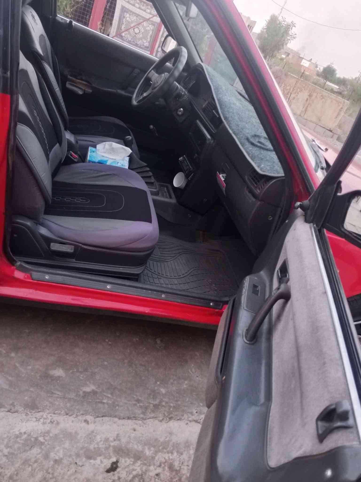 السلام عليكم مازده البيع موديل 90رقم نينوى نكليزي محرك 8بخ مكفوله من الصبغ وال طخه سنويه ال 2030 كابون بنزين بيه السعر 40وبيه مجال مكاني موصل الايسر استفسار على رقم ***********
