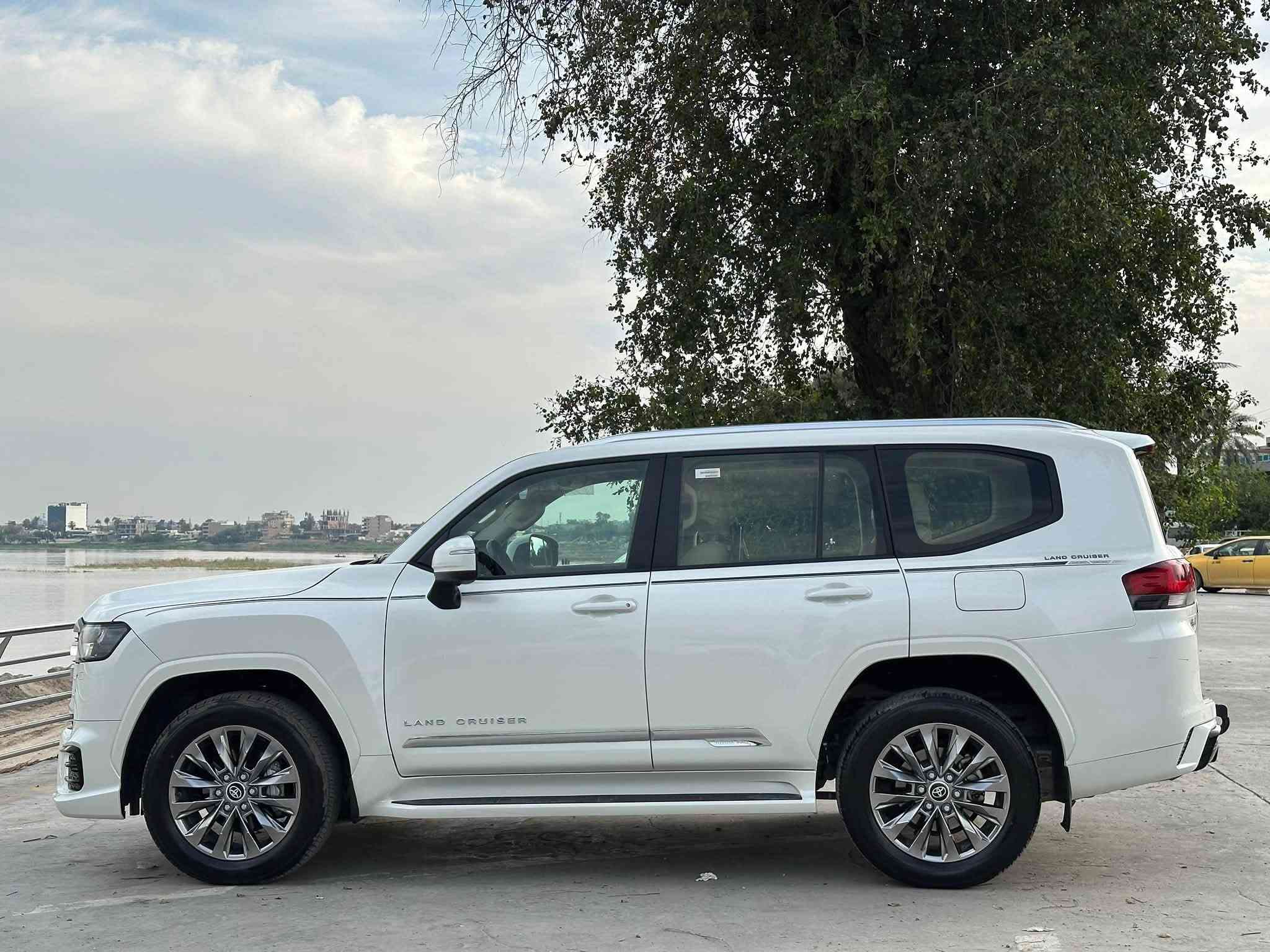 🔥 للبيع | Toyota Land Cruiser 2024 GXR 🔥
👑 هيبة اللاندكروز… عنوان للفخامة والقوة

🚘 الموديل: 2024
✨ الفئة: GXR – فول مواصفات
🇯🇵 ساز | مواصفات مميزة
📍 رقم بغداد
⚙️ محرك V6 تنفس طبيعي 4.0L
💎 سيارة راقية، مميزة، وتجمع بين الفخامة والاعتمادية.

💰 السعر: 71,000$
🔸 وبيها مجال للجادين

📞 للتواصل والاستفسار:
***********
***********

سيارة بهيبة اسمها… مو مجرد سيارة. 🖤
