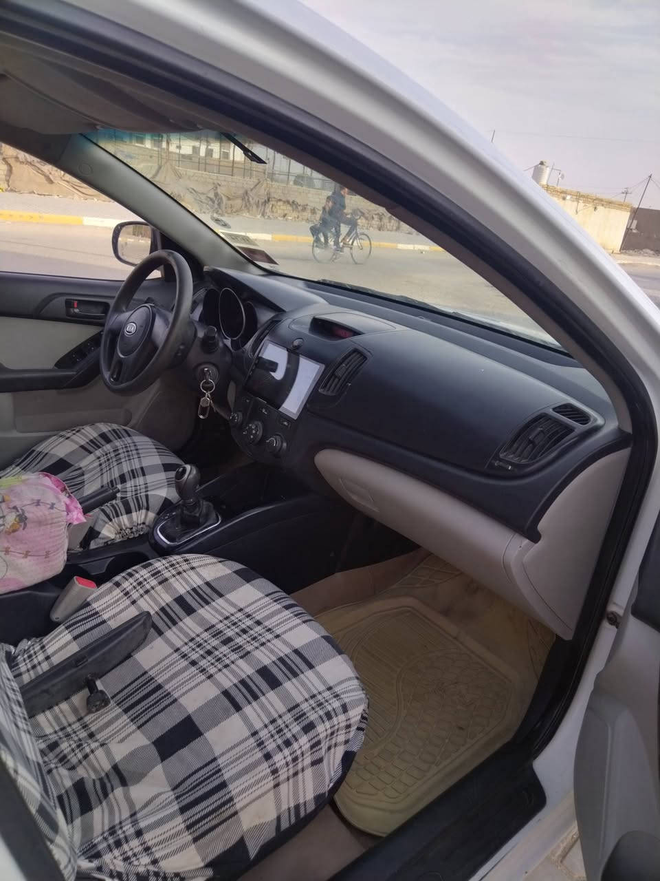 سلام عليكم
للبيع سيراتو موديل  ٢٠١٢ خليجي جاهزه
 مكينه ١٦٠٠ دوش. 
كير ٦ نمر. 
بدون صبغ بدون تبديل.... 
تبريد وحداديه وتخم تاير جديد ويل عادي السياره مكفوله وجاهز عدا كم. بارد موضح بالسونار والسونار  مرفق بالمنشور 
هزه ورقم ذي قار دولي  جديد بأسمي سعر ٩٢ وبيه مجال
العنوان السماوه رقم موبايل ***********
