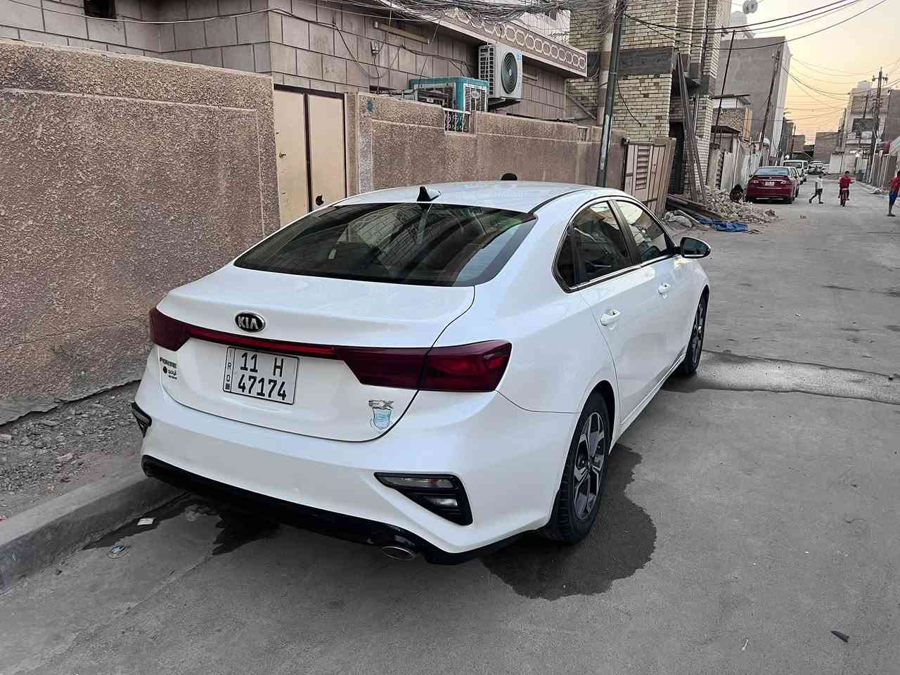 السلام عليكم
من رخصة الادمن المحترم
كيا فورتي 2019 EX 
حادثها مثل ماموضح بلصوره بدون صبغ او ايرباك 
مكينة 2000 
سياره مناقصها شي 
تبريد قطعتين 
تدفئة كشنات 
تحديد مسار 
رادار امام وجانبي نقاط عمياء
سعر 127 وبيها مجال للتواصل
***********
