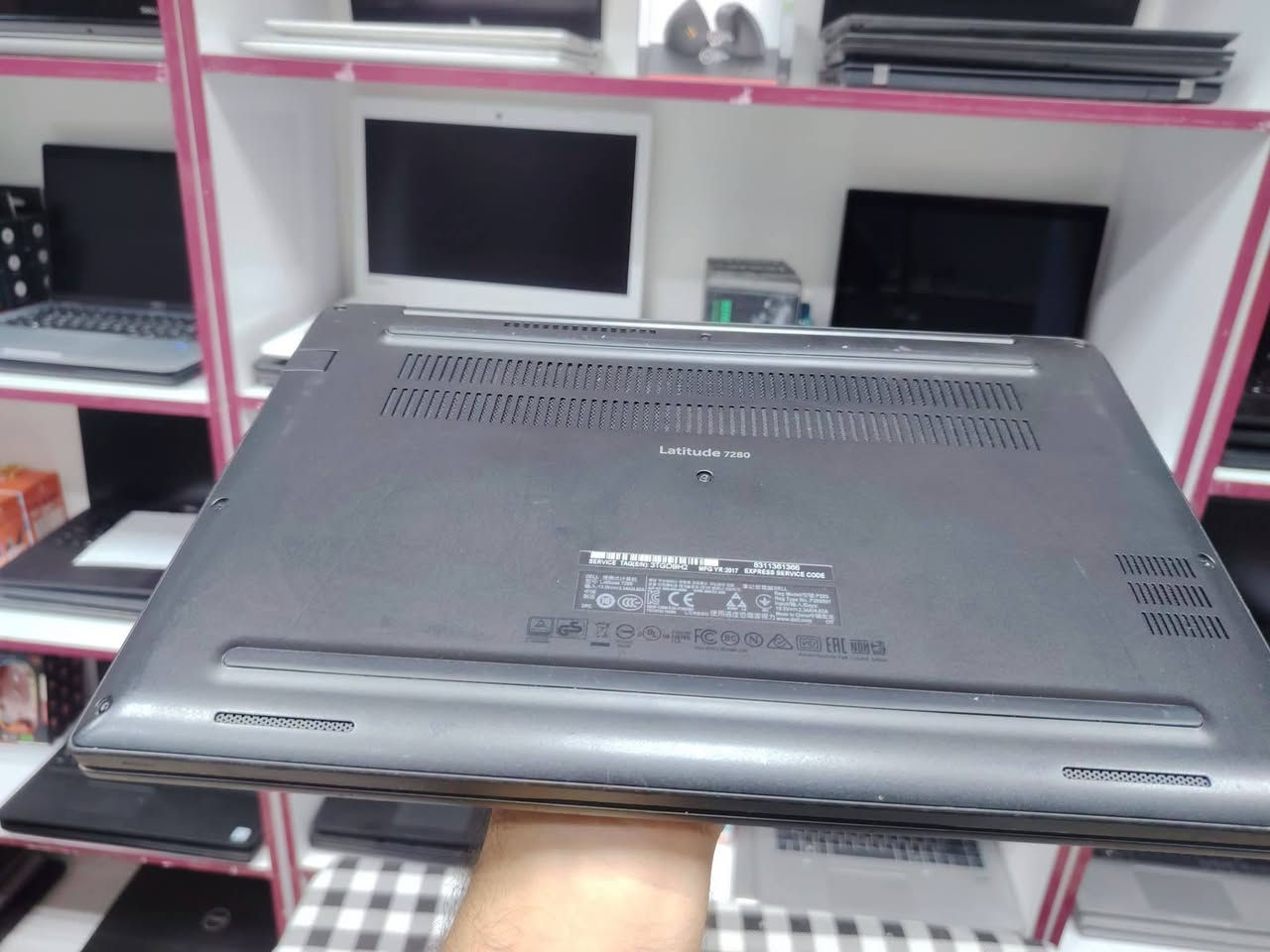 لابتوب Dell Latitude 7280
⚜️ المواصفات:
⚜️ المعالج: Core i7 — الجيل السابع — فئة U
⚜️ الرام: 8 كيكا DDR4 — قابلة للتطوير
⚜️ الهارد: 256 كيكا SSD M.2 — قابل للتطوير
⚜️ كرت شاشة داخلي: Intel HD Graphics — 4 كيكا (ذاكرة مشتركة)
⚜️ حجم الشاشة: 12.5″
🤍🤍🤍🤍🤍🤍🤍🤍🤍
🎁 الهدايا والملحقات:
• حقيبة لابتوب
• شاحن لابتوب
• ماوس
• ماوس باد
• تغليف احترافي (داخل كرتونة)

🛡️ الضمان والخدمات:
• فحص اللابتوب و مقارنة المواصفات و النضافة قبل الاستلام عند المندوب.
• ضمان أسبوع كامل بعد الاستلام.
• تنصيب ويندوز حسب الطلب مع جميع البرامج الأساسية و Office مثبتة.

🚚 التوصيل: التوصيل متوفر إلى جميع محافظات العراق

📞 للحجز أو الاستفسار (متوفر واتساب):
 ***********

📌 موقّعنا: بغداد الامين الثانية

💰 السعر: 225,000 دينار عراقي
