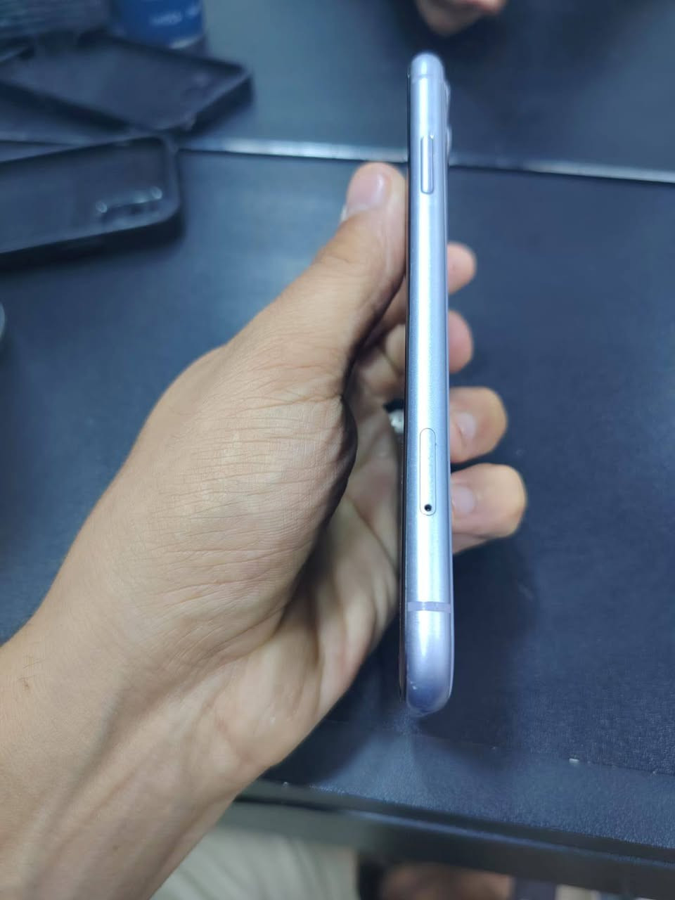١١ عادي
ذاكرة ٦٤
بطارية ٦٩ بلحاسبة تقرا ٧٢ 
مكفول ممبدل بي شي 
كلة شغال 
نظافة بصور 
لخلل ل بي فقط شاشة موضح بصور وشغال طبيعي وكامل صوت تكنيك اتصال فيس ايدي لمس كلش طبيعي تريد ابدللكياها ب ٣٠ وانت واكف يمي تريدة هيج 
وكامرة x1بيهة رجة كلش كلش خفيفة ومرات متجي ومماثرة ياخذ صورة وكلش حلو فقط x1 
مكاني بغداد الدورة
رقمي ***********
سعرة ١٥٠ بي مجال كلش قليل حك جيتك 
توصيل ماعندي 
اقرة لمنشور لتجي دكلي شبي مابي جهاز جديد يخبل
