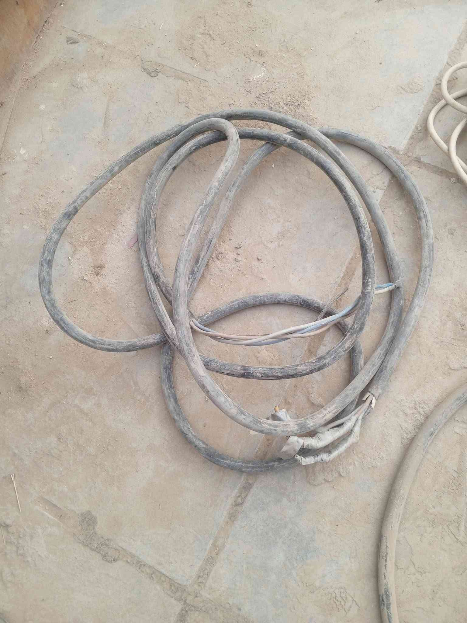 مجموعه كيبلات ثري فيز وسنكل فيز كيبلات كيزر وكيبلات سبلت نضيفات على الفحص كلمن وسعره ***********
